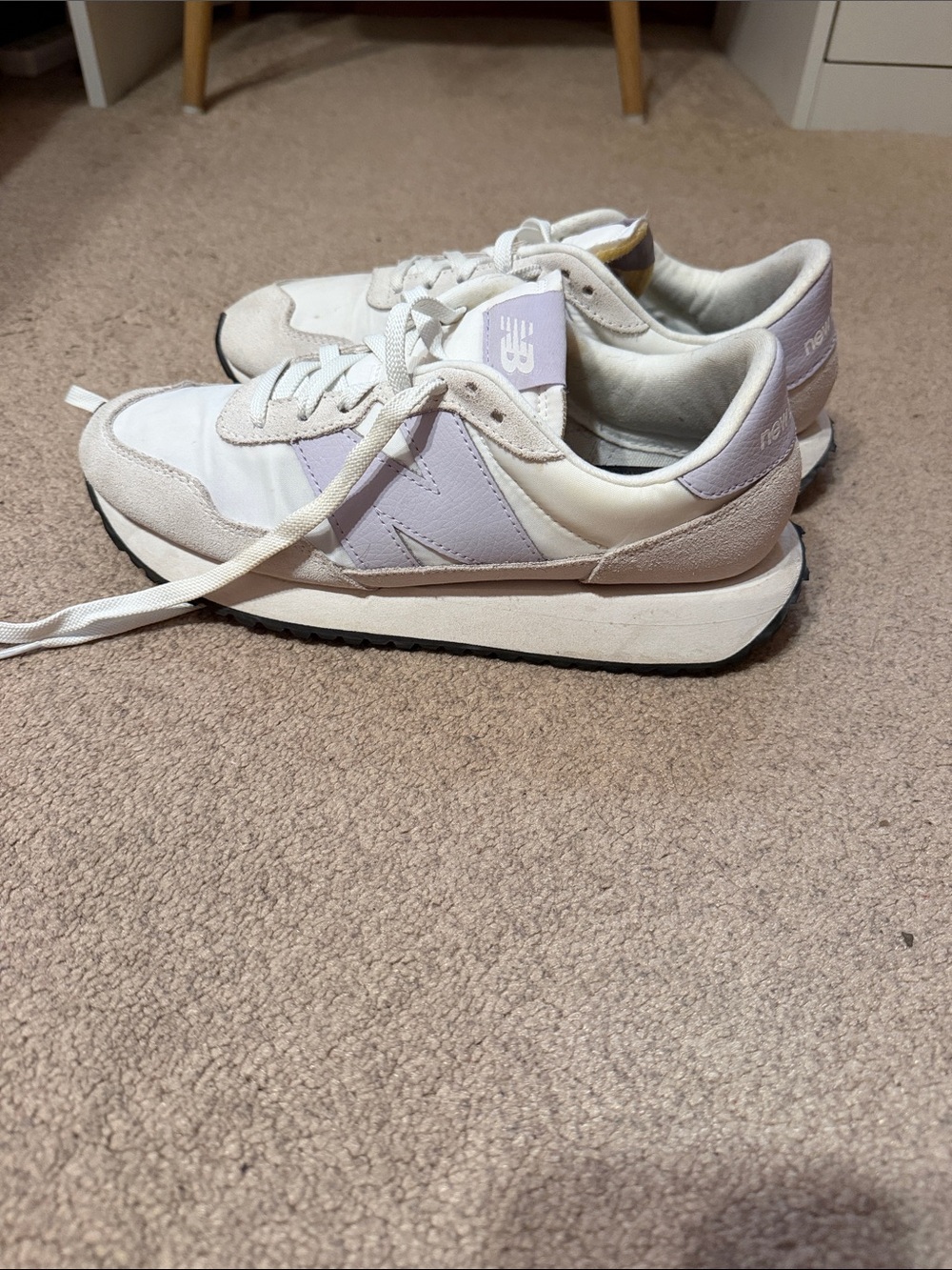 New Balance Women’s White and Lilac Retro-Style Sneakers